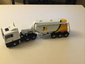 Corgi 1:50 Hauliers Of Renown MAN TGA XL Feldbinder Tanker - Tarmac Plc - Picture 1 of 12