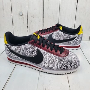 Nike Classic Cortez da donna taglia 9,5 pelle pelle di serpente nero bianco rosso CT1557-100 - Foto 1 di 16