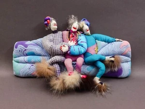 Caty Carlin 1989 Friday Night at Julien's caprichosa figurativa tela arte escultura - Imagen 1 de 7
