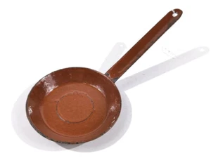 Kleines Pfännchen aus Filter von Gasmaske der Wehrmacht , Nachkriegsprodukt "Sch - Picture 1 of 7