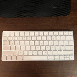 Apple Magic Keyboard Model: A1644 Silver & White TESTED - Picture 1 of 3