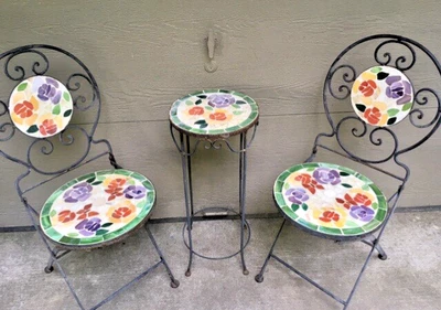Juego de mesa de bistró plegable de hierro forjado vintage 2 sillas flores mosaico floral azulejo Foto 1 de 4