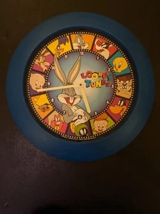 Vintage 1997 Looney Tunes Figur Wanduhr blau funktioniert ohne Glasabdeckung - Bild 1 von 4