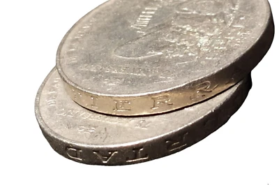 $200 pesos 1985 -75th aniversario de la Revolución de 1910 con variante en canto - Image 1 of 4