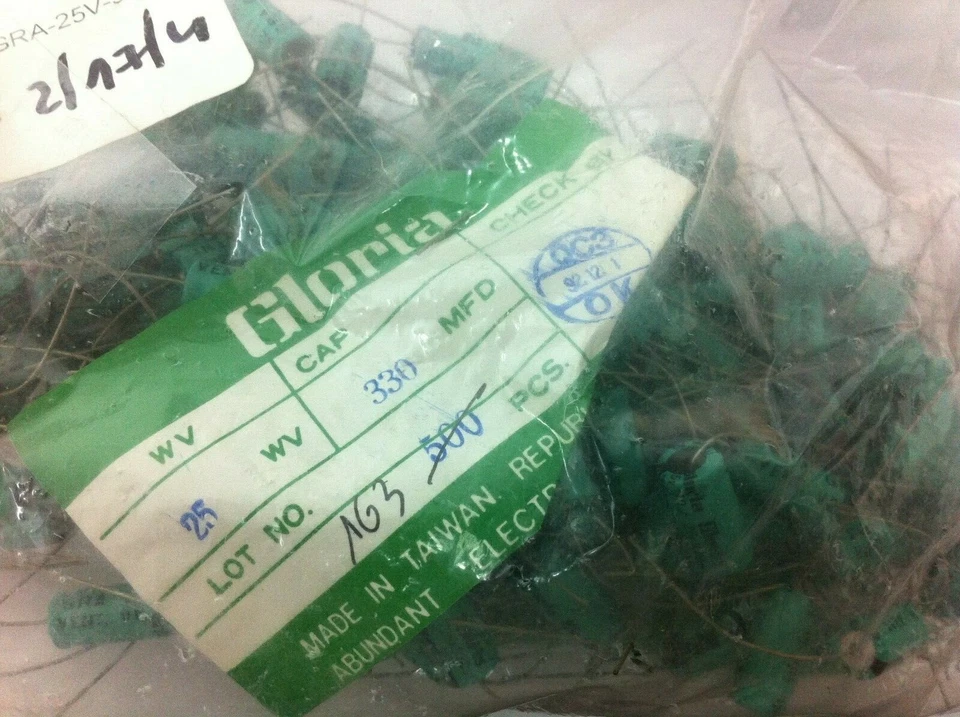 GRA-25V-330uF - Gloria - 163 piezas - Condensadores electrolíticos radiales 330uF 25V 85C  Foto 1 de 1