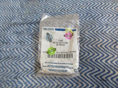 NEW 2005 - 2010 FORD MUSTANG F150 EXPEDITION 4.6L ENGINE VALVE SPRING 4R3Z6513BA - Image 1 of 3