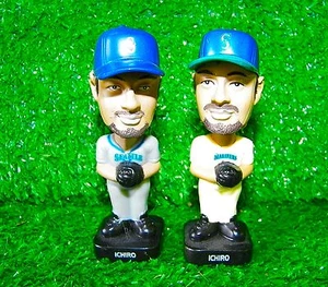 2002 Fotoball MLB Mini Bobbleheads Lot of 2 Ichiro Suzuki Home & Away Mariners - Picture 1 of 1
