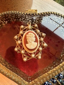 Large Vintage Cameo Pendant Faux Seed Pearls - Bild 1 von 3