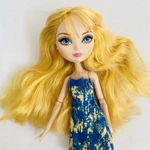 Bambola Ever After High Blondie Lockes Through The Woods - Foto 1 di 7