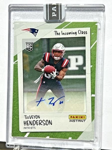 Treveyon Henderson 2025 Panini Instant Incoming Class Green RC Auto /25 Sealed - Bild 1 von 4