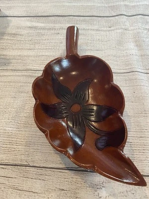 DE COLECCIÓN TAZÓN DE MADERA EN FORMA DE HOJA DOS TONOS TALLADO A MANO PLATO DE NUECES/DULCES Foto 1 de 4