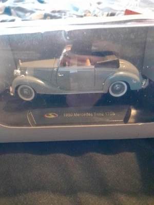 Die Cast model Mercedes-Benz 1950 170S Model Kit 1:32 Scale Die-Cast Car - Image 1 of 4