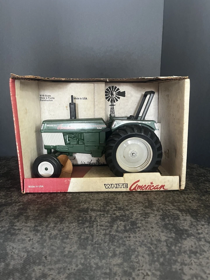 Tractor ERTL 1/16 Blanco American 60 - 1ª Adición/Verde/Nuevo En Caja Foto 1 de 4