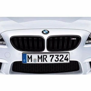 BMW 51712352810/809 OEM BLACK KIDNEY GRILLES F12 F13 F06 M6 W/ EMBL NEW GENUINE - Picture 1 of 3