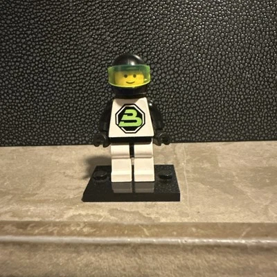 LEGO Space Blacktron 2 Minifigure SP002 With Airtanks - Image 1 of 2