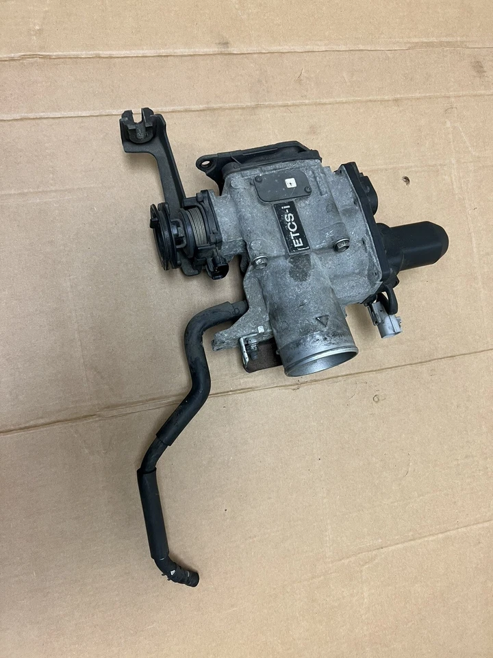 Lexus SC300 2000 carrocería del acelerador usada Foto 1 de 4