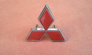 MITSUBISHI COLT PAJERO MINI... Emblème Calandre/Front Emblème Badge OEM MB567206 - Picture 1 of 4