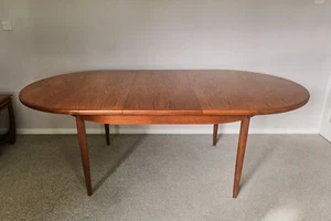 Beautiful Mid-Century Modern G-Plan Extending Dining Table and 4 Chairs - Picture 1 of 23