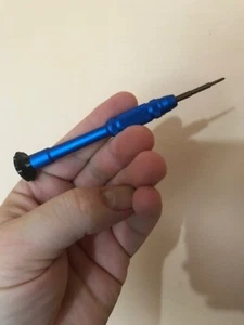 CACCIAVITE GIRAVITE PROFESSIONALE SMONTAGGIO PER IPHONE PUNTA Y mm. 0.7 X 30 - Foto 1 di 1