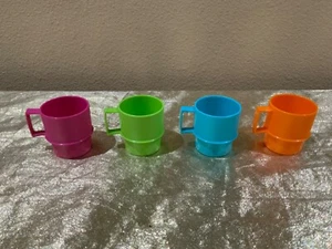 New Tupperware PERFECT & UNIQUE Play Set of 4 Kids Mini Serve It Colorful Mugs - Picture 1 of 5