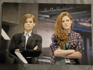 Original Autogramm Rose Leslie, Alexandra Daddario - Bild 1 von 1