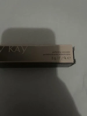 Mary Kay Perfecting Concealer 6g, Light Beige - Image 1 of 4