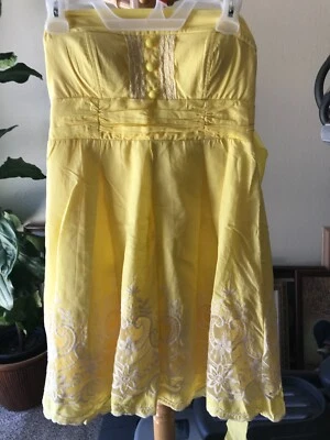 Vestido plisado forrado sin tirantes amarillo Windsor talla 9 para niña Foto 1 de 4