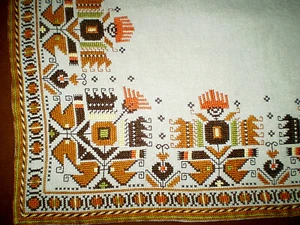 Vintage linen tablecloth Hand- Embroidered   multicolor Embroidered 6'' - Imagen 1 de 6