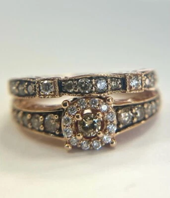 Juego de anillos de compromiso de diamantes de chocolate creados en laboratorio de 2 quilates enchapados en oro rosa de 14 quilates Foto 1 de 4