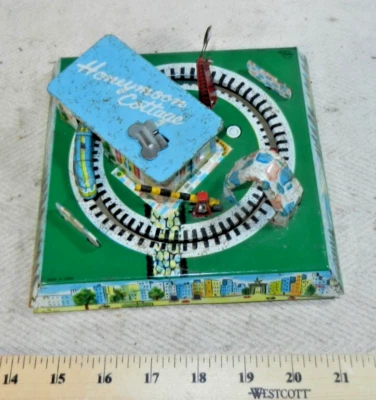Tren mecánico de cuerda Marx Tin Litho luna de miel casa de campo vintage 1966 Japón Foto 1 de 4