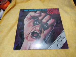 ALICE COOPER Signed Raise Your Fist And Yell Vinyl LP factory sealed México  - Picture 1 of 10