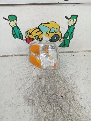 Ford Explorer 2003 lámpara delantera, lado del pasajero (RF)  Foto 1 de 2