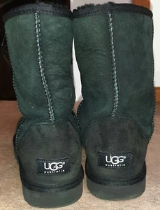 UGG CLASSIC BLACK BOOT WOMENS SZ 8 - Picture 1 of 5
