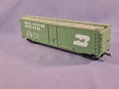 Tyco HO Scale Burlington Northern Green 50’ Box Freight Train Car BN 100024 - Image 1 of 4