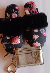 Juego de zapatillas de satén floral rosa talla M con billetera metálica de Victoria Secret - Imagen 1 de 9