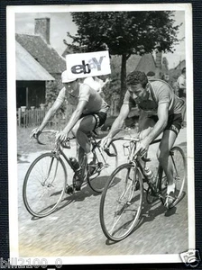 PHOTO ORIGINALE .CYCLISME.TOUR DE FRANCE .CERTAINEMENT ANNEE 55 - Bild 1 von 1
