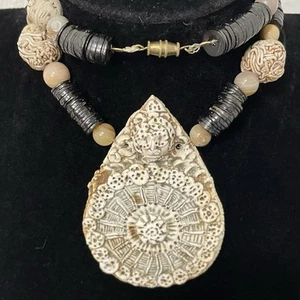 Collar Hecho a Mano Tribal 21" Firmado Cerámica Colgante Varios Cuentas Artesanal Étnico - Imagen 1 de 13