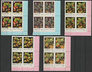 URSS 1982 Sol. 5273-77 (5 bloques de 4) Estampillada sin montar o nunca montada ** Bayas - Ягоды (con márgenes) #1 - Imagen 1 de 1