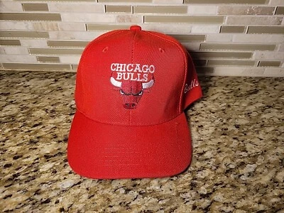 Boné de basquete Chicago Bulls ajustável Strapback novo vermelho - Imagem 1 de 4