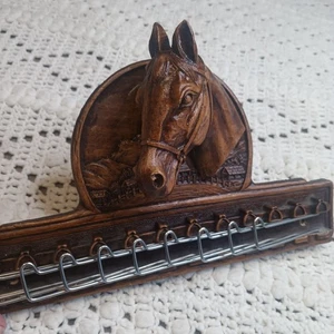 Vintage Syroko Holz Pferd Bindegürtel Schmuck Aufhänger Wandregal 3D Kopf Reiter Rodeo - Bild 1 von 9