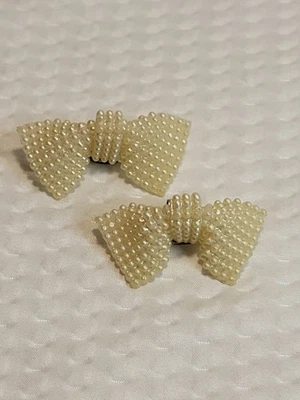 De Colección Imitación Blanco Perla Arco Zapatos Clips Conjunto De 2 Impresionantes Accesorios Tono Plateado Foto 1 de 4