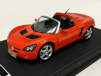 Modelo Maisto 1/18 de Opel Speedster en Base Cuero Rojo AB019 Foto 1 de 4