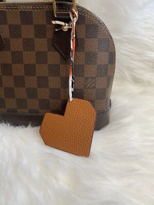 leather brown Heart bag charm Keychain Car Key Fob handmade gift new - Изображение 1 из 2