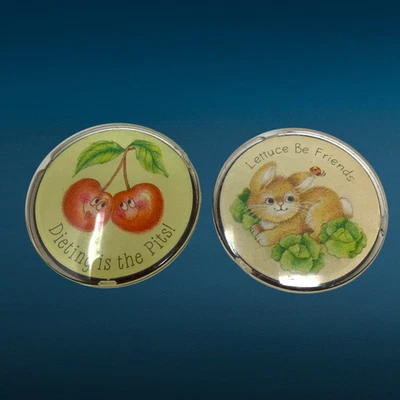 Lote 2 x Imanes Frigidot Vintage Sello Dietting is the Pits Lechuga be Friends Foto 1 de 3