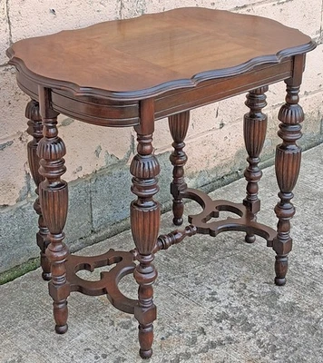 Antiguo soporte de mesa auxiliar vintage antiguo Mersman de madera maciza de nogal con acento de pasillo Foto 1 de 4