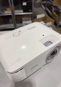 BenQ TH671ST 1080p Short Throw Home Projector (M-5-1118/M-1-1105/M-4-1105/ - Picture 1 of 14