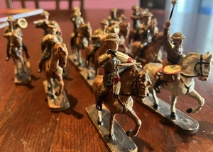 Lote de 10 MUY RAROS VINTAGE 1930/40 American Toy Soldiers banda montada - Imagen 1 de 6