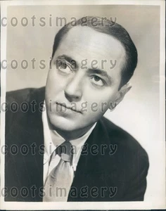1947 CBS Nachrichtenanalyst Korrespondent Larry Lesueur Pressefoto - Bild 1 von 2