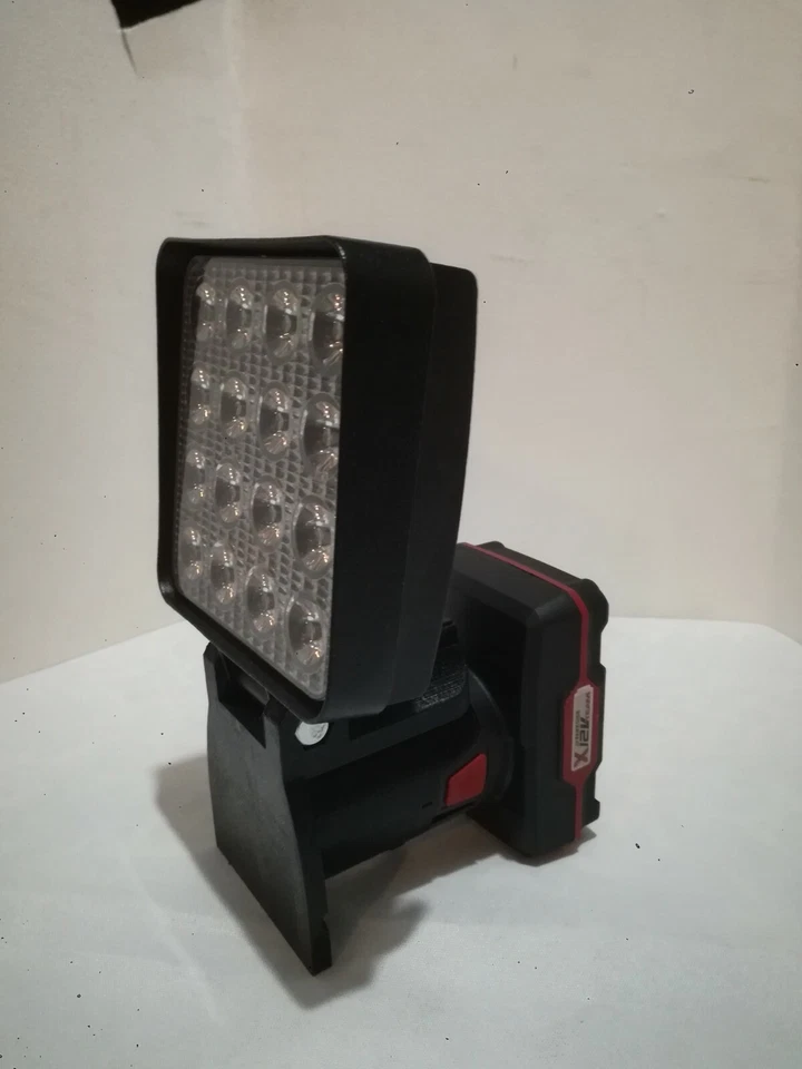 Faretto LED 48W, IP 67 per batterie Parkside LI-ION 12V 2-4 A - Immagine 1 di 1
