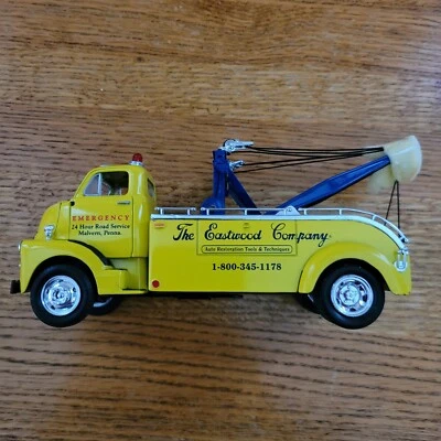 First Gear 1952 GMC Twin Boom Deluxe Wrecker Eastwood Automobilia 1:34 #19-0109 - Image 1 of 4